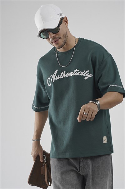 Oversize Kalıp Authenticity Nakış Detaylı Tişört