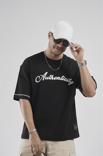 Oversize Kalıp Authenticity Nakış Detaylı Tişört
