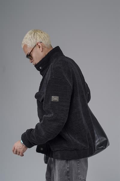 Oversize Kalıp Çıtçıt Kapamalı Logo Detaylı Peluş Ceket