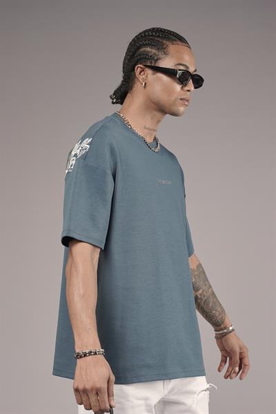 Sırtı Etnik Desenli Baskılı Oversize Kalıp Tişört