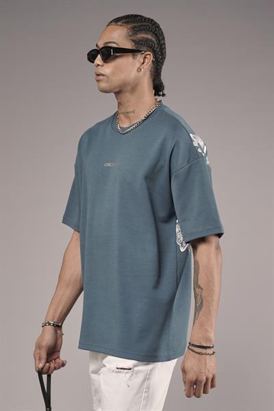 Sırtı Etnik Desenli Baskılı Oversize Kalıp Tişört