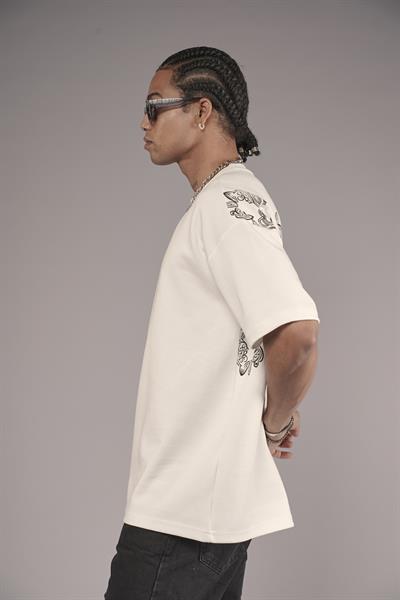 Sırtı Etnik Desenli Baskılı Oversize Kalıp Tişört