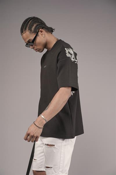 Sırtı Etnik Desenli Baskılı Oversize Kalıp Tişört