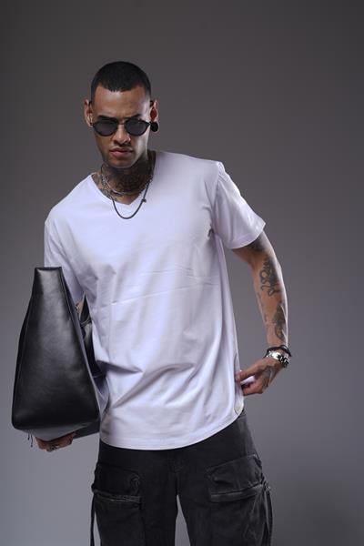 V Yaka Düz Basic Regular Kalıp Erkek Tişört