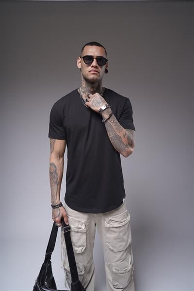 V Yaka Düz Basic Regular Kalıp Erkek Tişört