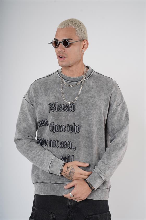 Bisiklet Yaka Yazı Nakışlı Yıkamalı Oversize Kalıp Unisex Sweatshirt