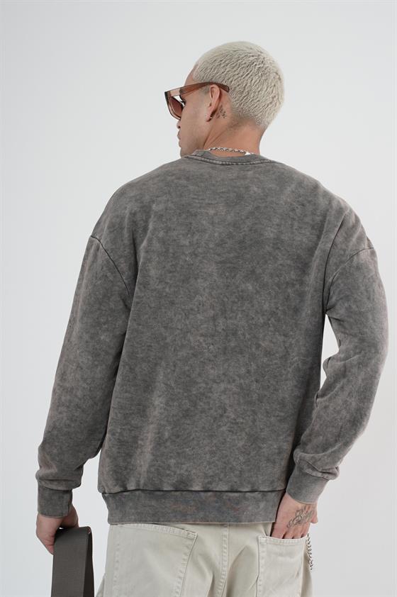 Bisiklet Yaka Yıkamalı Aplikeli Oversize Kalıp Sweatshirt