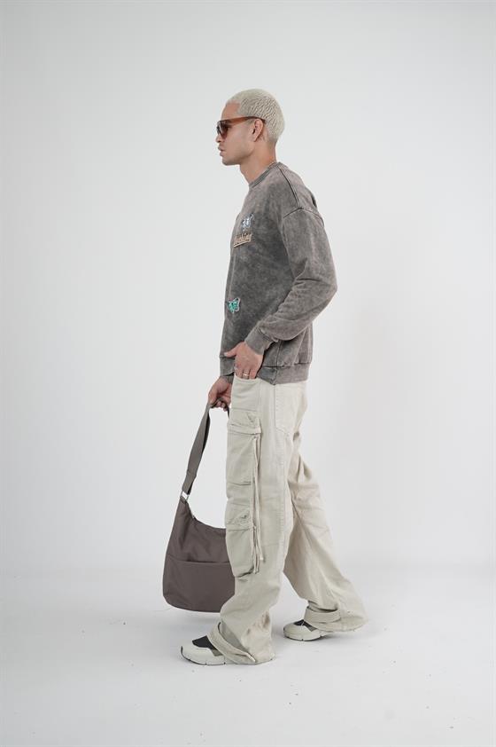 Bisiklet Yaka Yıkamalı Aplikeli Oversize Kalıp Sweatshirt