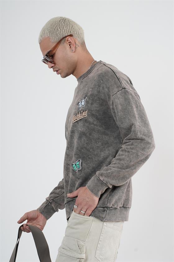 Bisiklet Yaka Yıkamalı Aplikeli Oversize Kalıp Sweatshirt