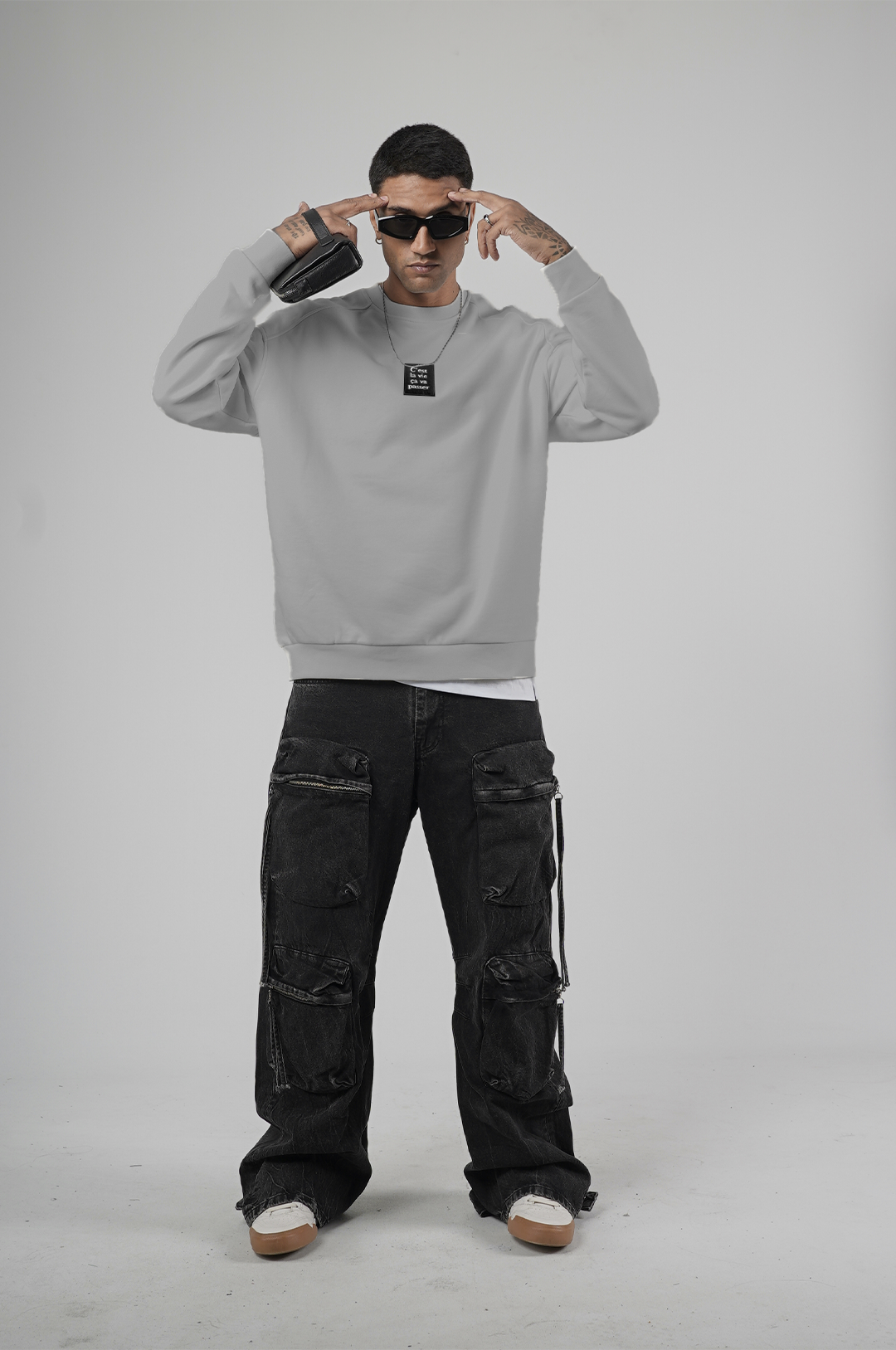 Bisiklet Yaka Önü Etiket Detaylı Oversize Basic Erkek Sweatshirt