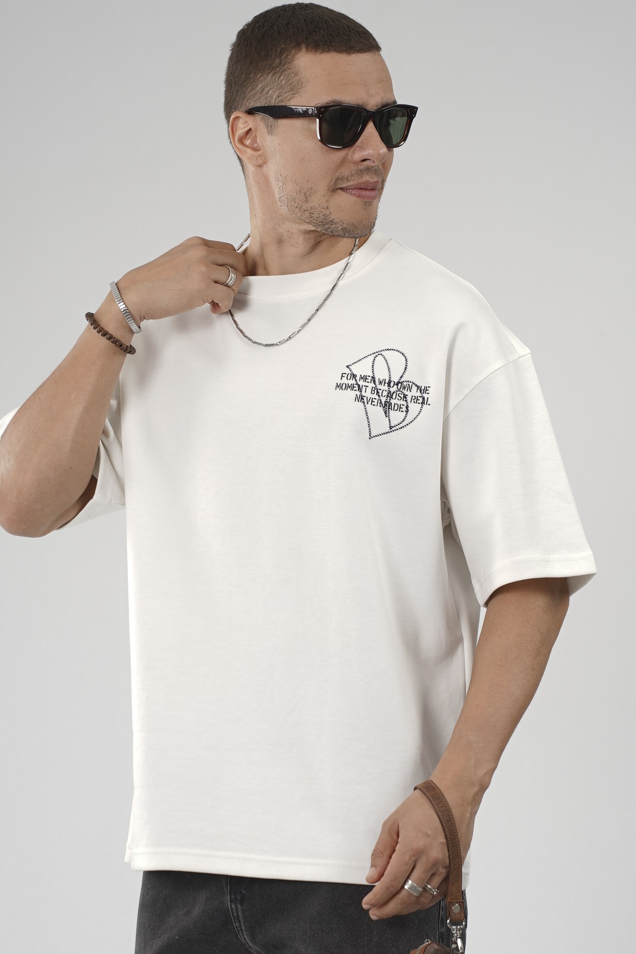 Nakış Detaylı Baskılı Erkek Oversize Kalıp Tişört