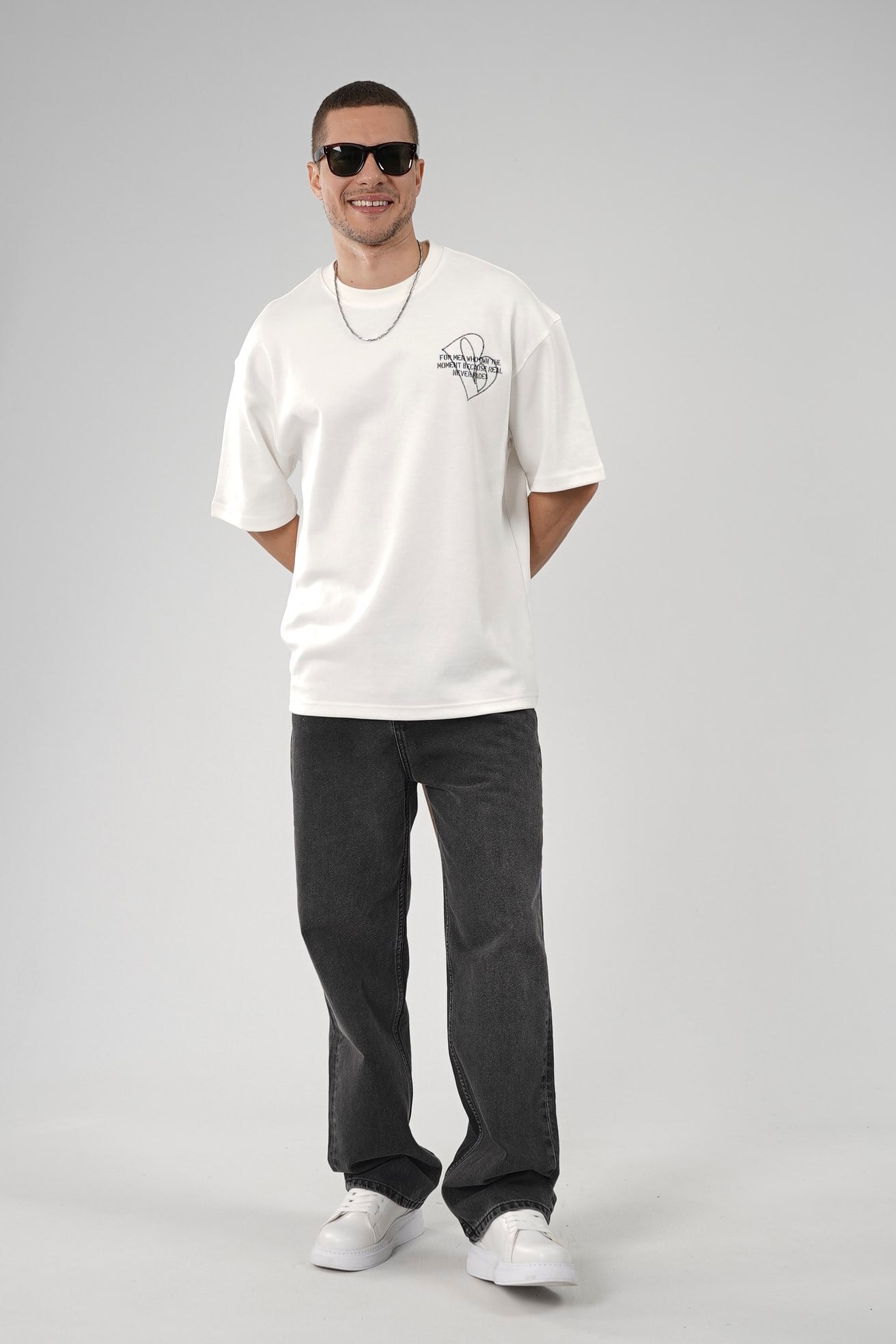 Nakış Detaylı Baskılı Erkek Oversize Kalıp Tişört