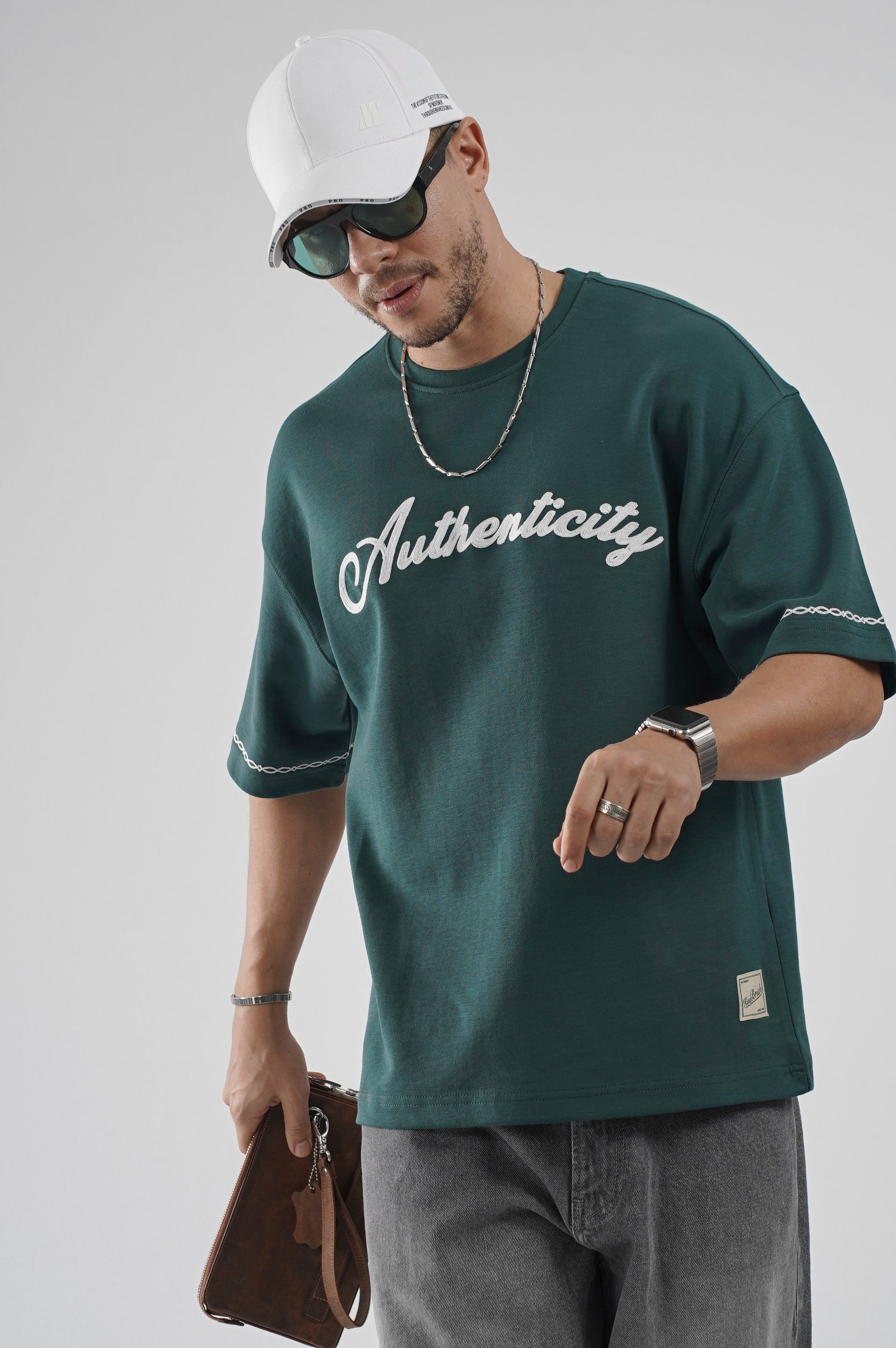 Oversize Kalıp Authenticity Nakış Detaylı Tişört