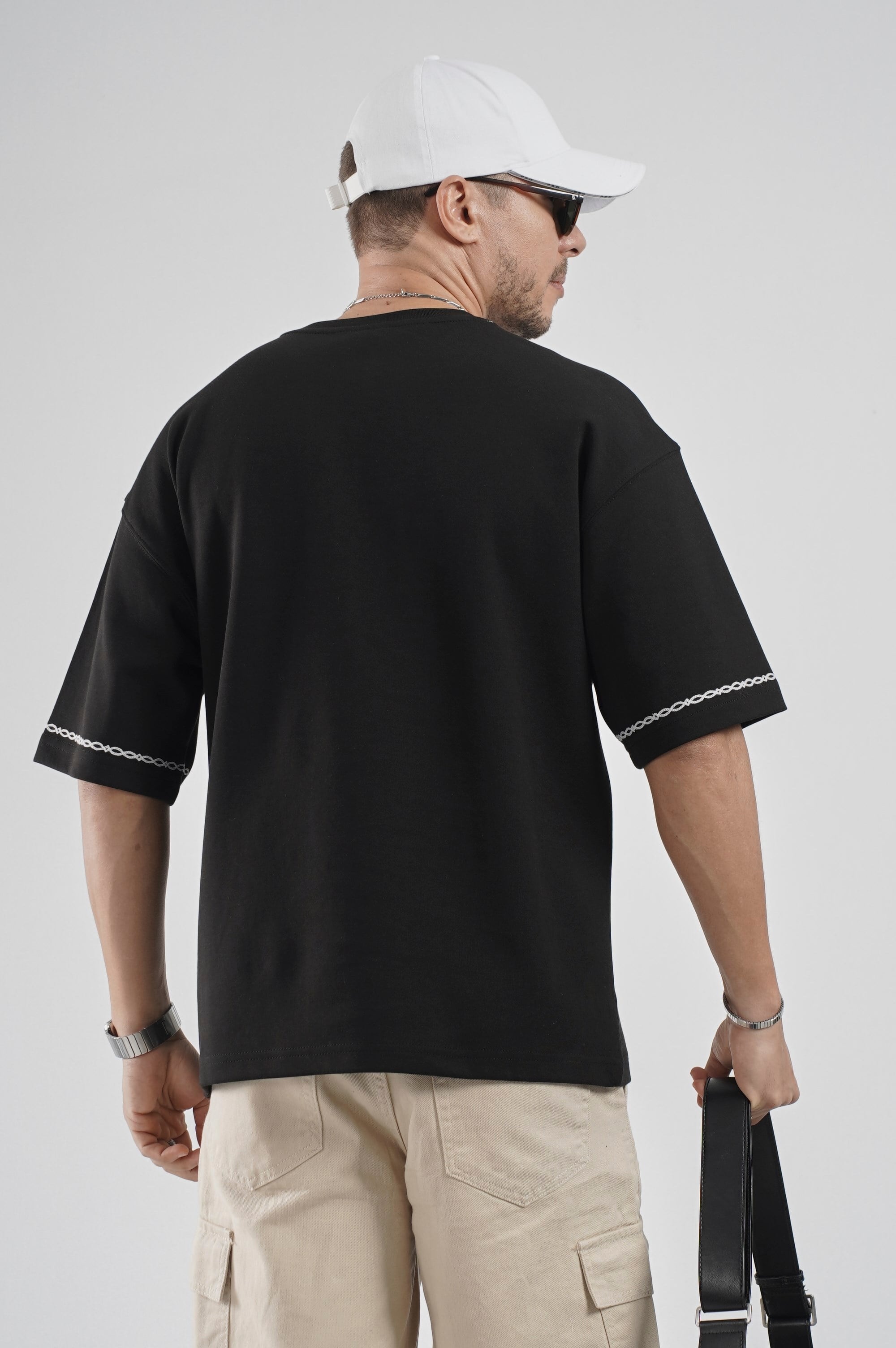 Oversize Kalıp Authenticity Nakış Detaylı Tişört