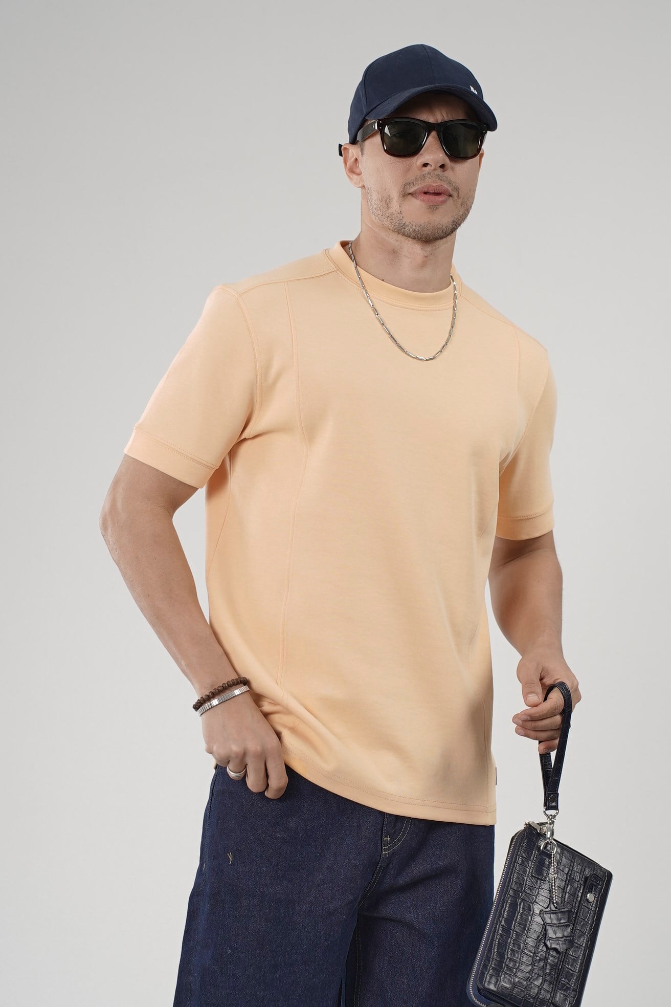 Regular Kalıp Çımalı Kol Manşetli Düz Basic Tişört