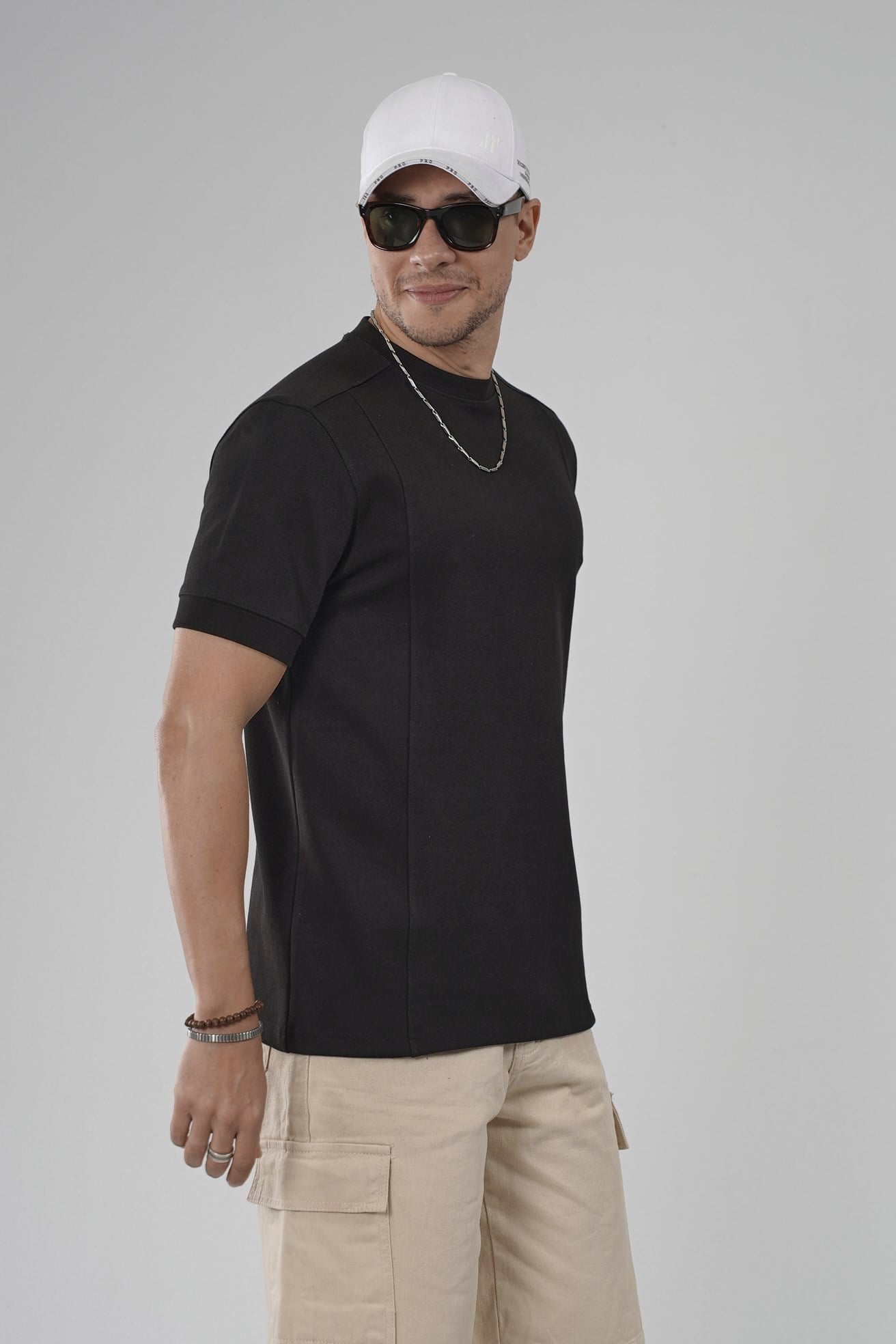 Regular Kalıp Çımalı Kol Manşetli Düz Basic Tişört