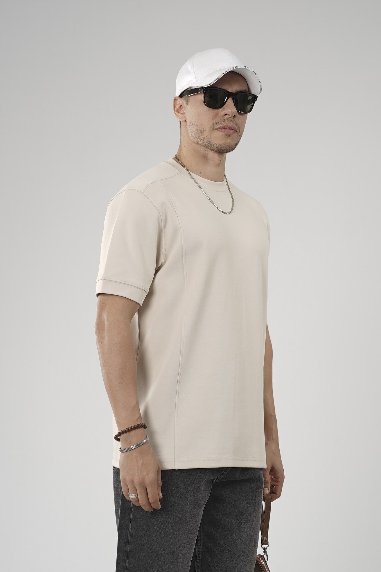 Regular Kalıp Çımalı Kol Manşetli Düz Basic Tişört