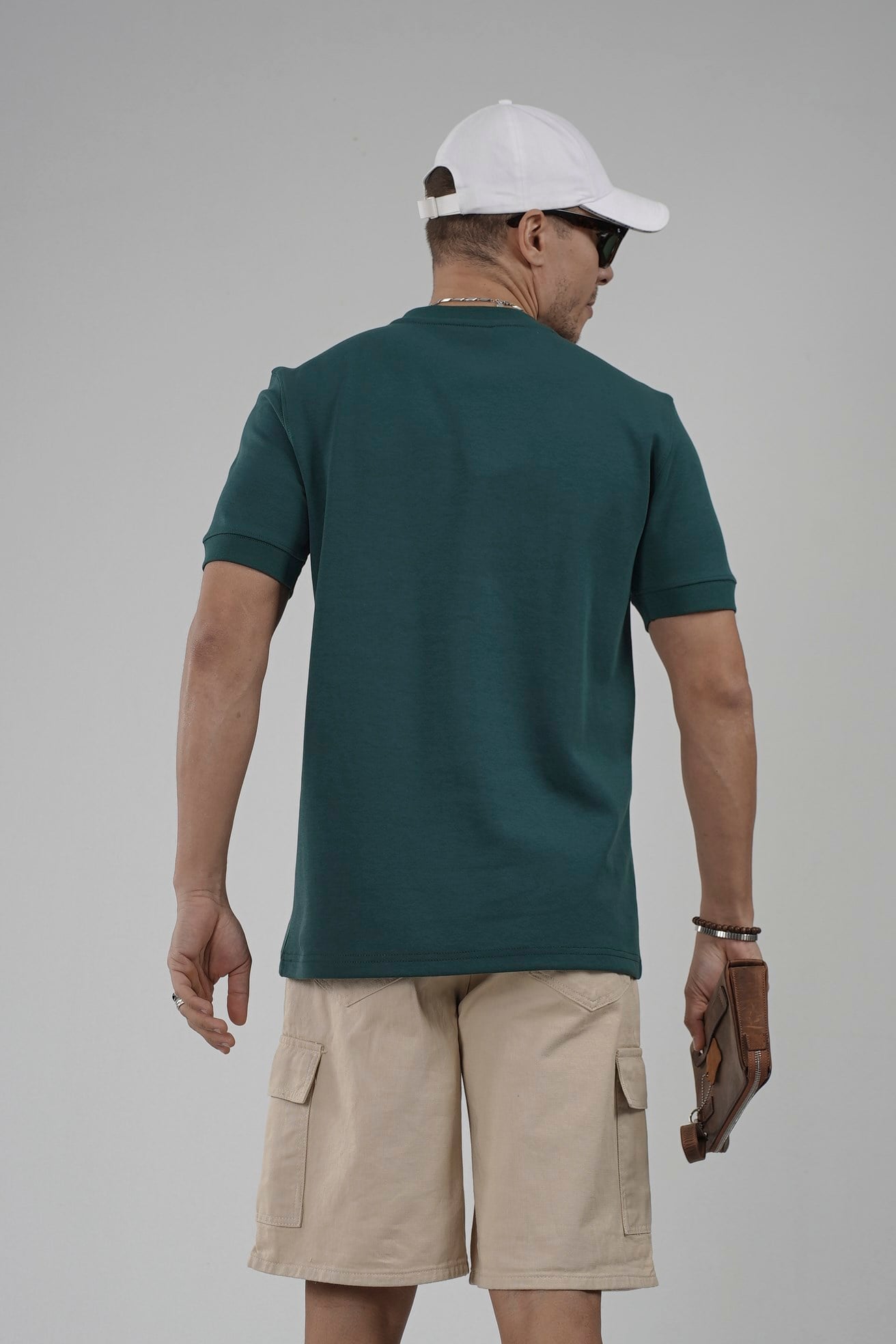 Regular Kalıp Çımalı Kol Manşetli Düz Basic Tişört