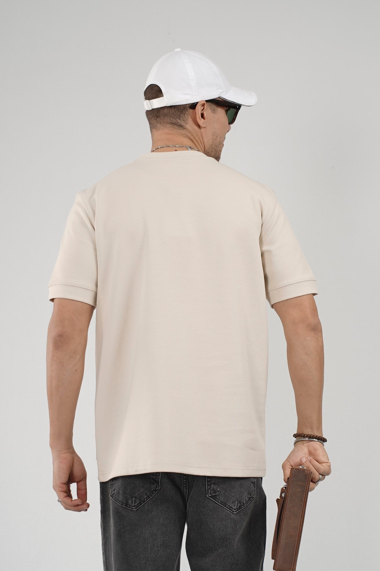 Regular Kalıp Çımalı Kol Manşetli Düz Basic Tişört