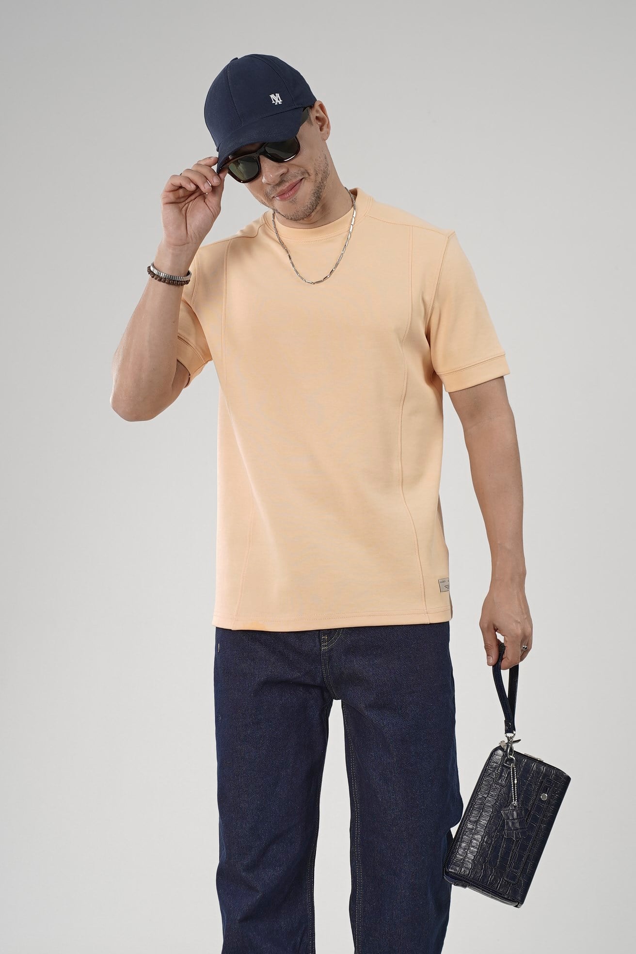 Regular Kalıp Çımalı Kol Manşetli Düz Basic Tişört