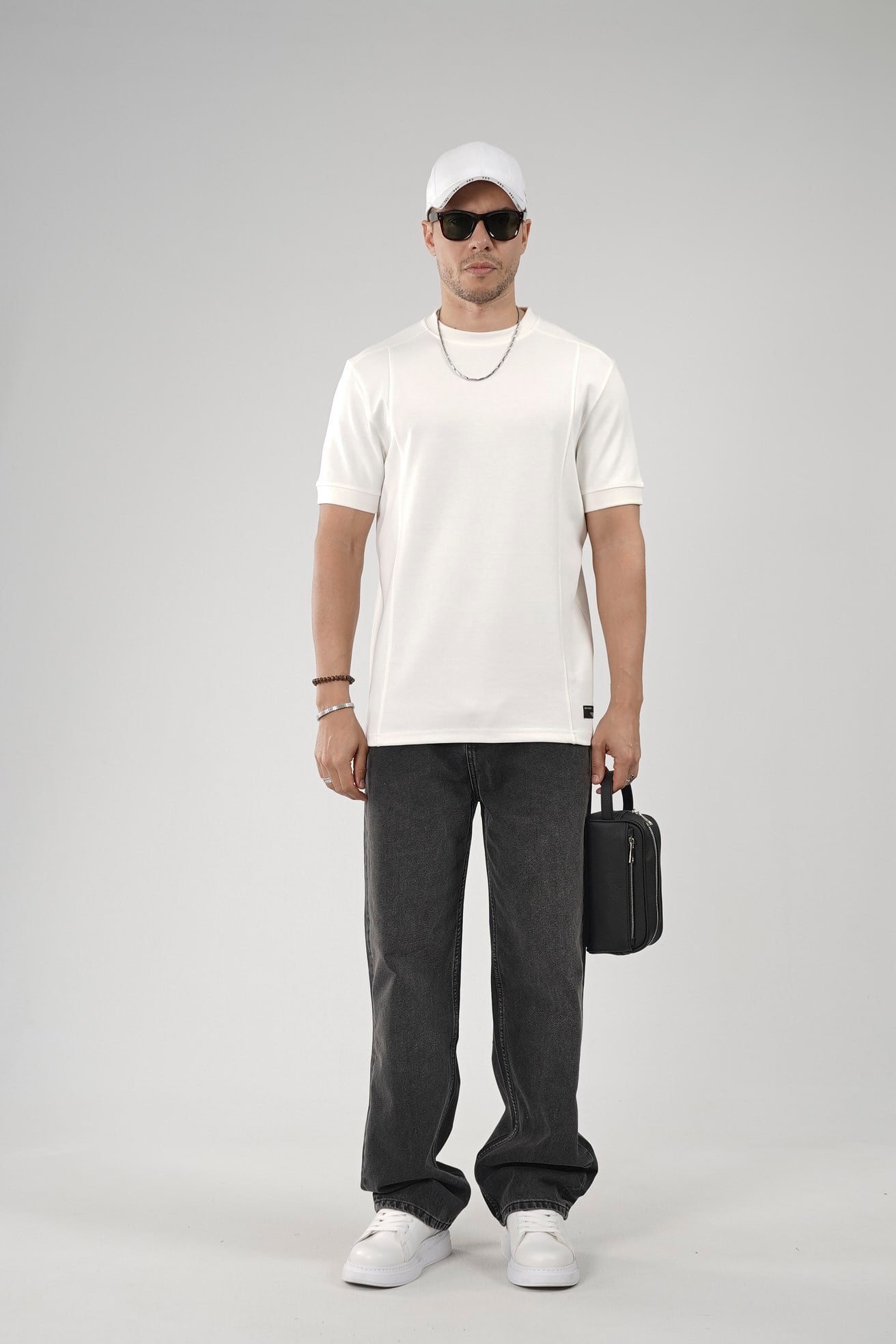 Regular Kalıp Çımalı Kol Manşetli Düz Basic Tişört