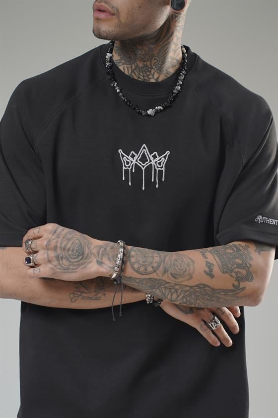 Önü Logolu Nakış Detaylı Reglan Kol Unisex Oversize Kalıp Tişört