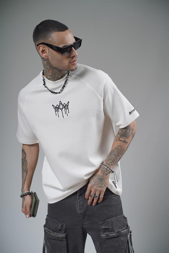 Önü Logolu Nakış Detaylı Reglan Kol Unisex Oversize Kalıp Tişört