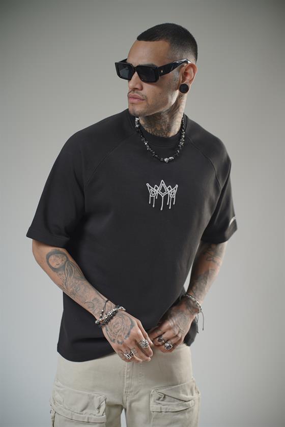 Önü Logolu Nakış Detaylı Reglan Kol Unisex Oversize Kalıp Tişört