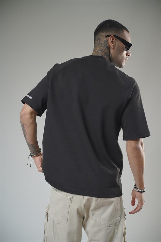 Önü Logolu Nakış Detaylı Reglan Kol Unisex Oversize Kalıp Tişört