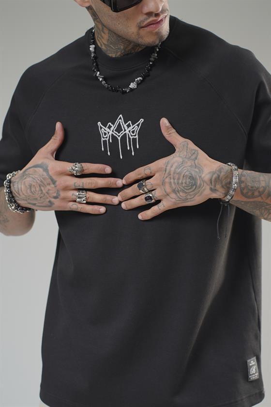 Önü Logolu Nakış Detaylı Reglan Kol Unisex Oversize Kalıp Tişört