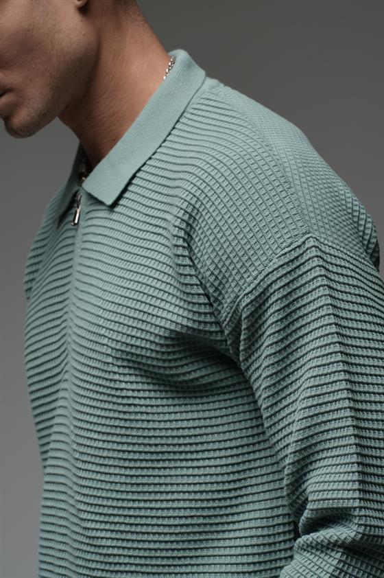 Polo Yaka Yarım Fermuarlı Oversize Kalıp Triko Kazak