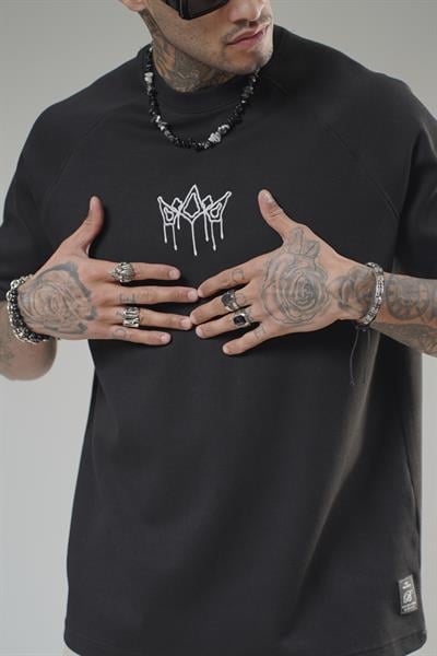 Önü Logolu Nakış Detaylı Reglan Kol Unisex Oversize Kalıp Tişört