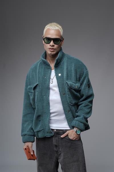 Oversize Kalıp Çıtçıt Kapamalı Logo Detaylı Peluş Ceket
