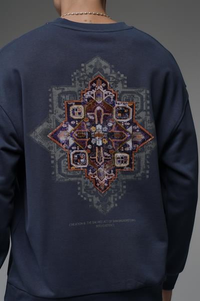 Oversize Kalıp Sırtı Kilim Desenli Erkek Sweatshirt