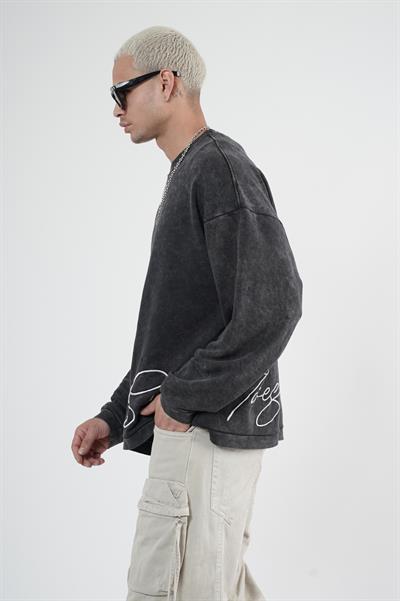 Yıkamalı Oversize Kalıp Nakışlı Sweatshirt