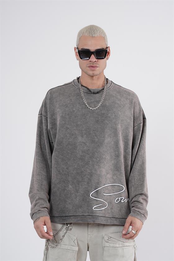 Yıkamalı Oversize Kalıp Nakışlı Sweatshirt