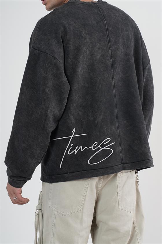Yıkamalı Oversize Kalıp Nakışlı Sweatshirt