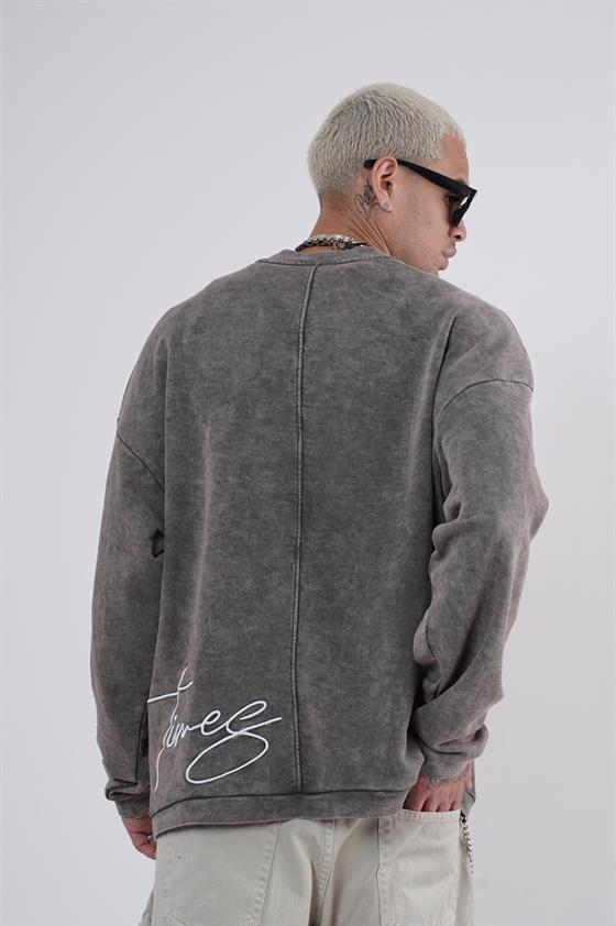 Yıkamalı Oversize Kalıp Nakışlı Sweatshirt