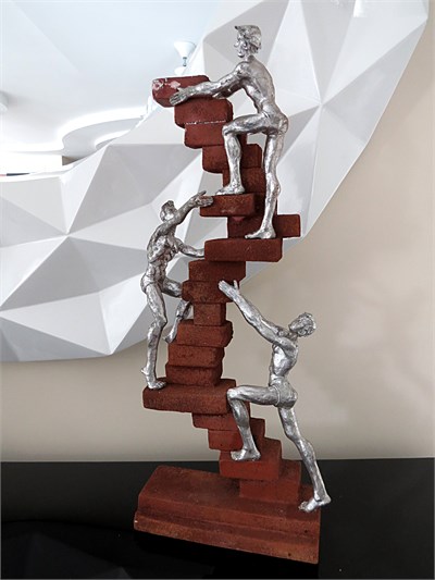 Merdiven Tırmanan Figürler