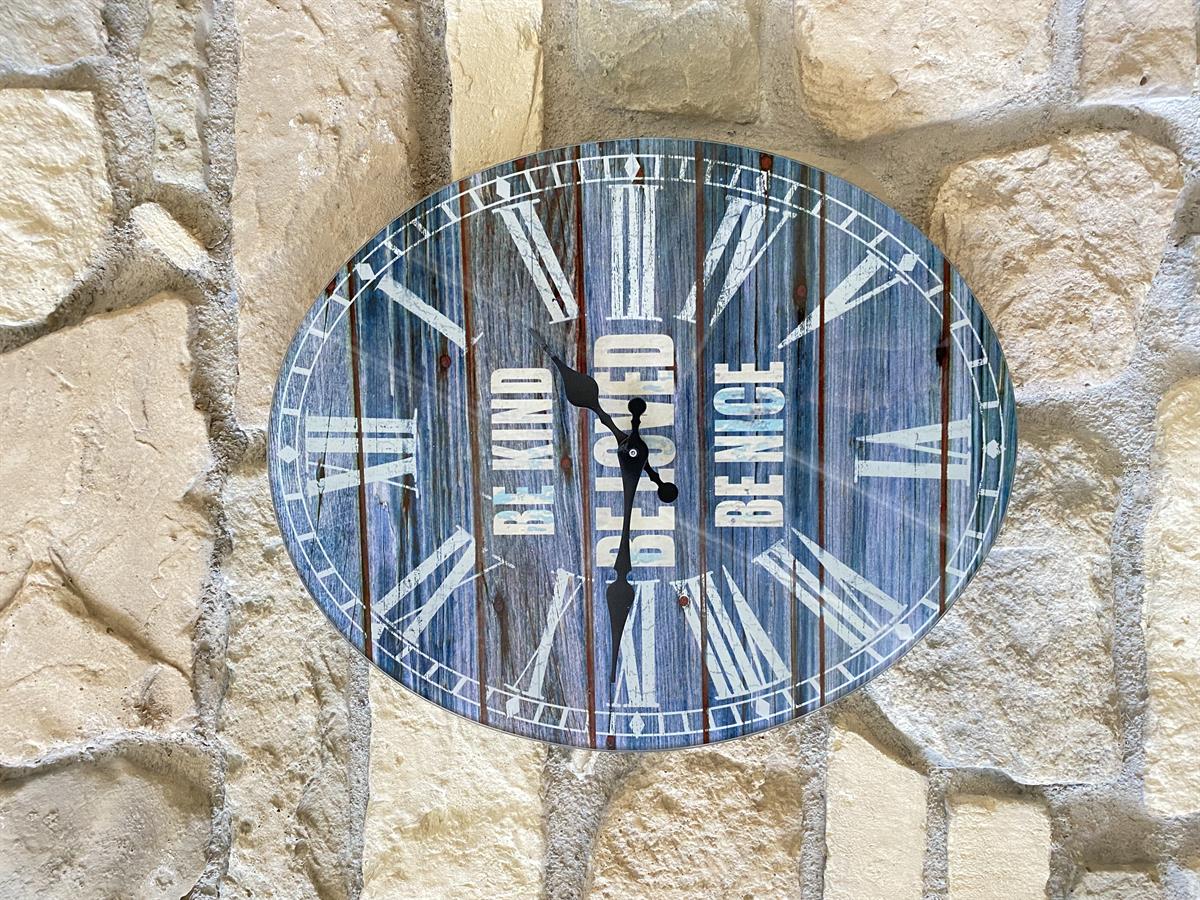 SaatSaatBe Kind Cam Duvar Saati
N'CREA HomeBe Kind Cam Duvar Saati
