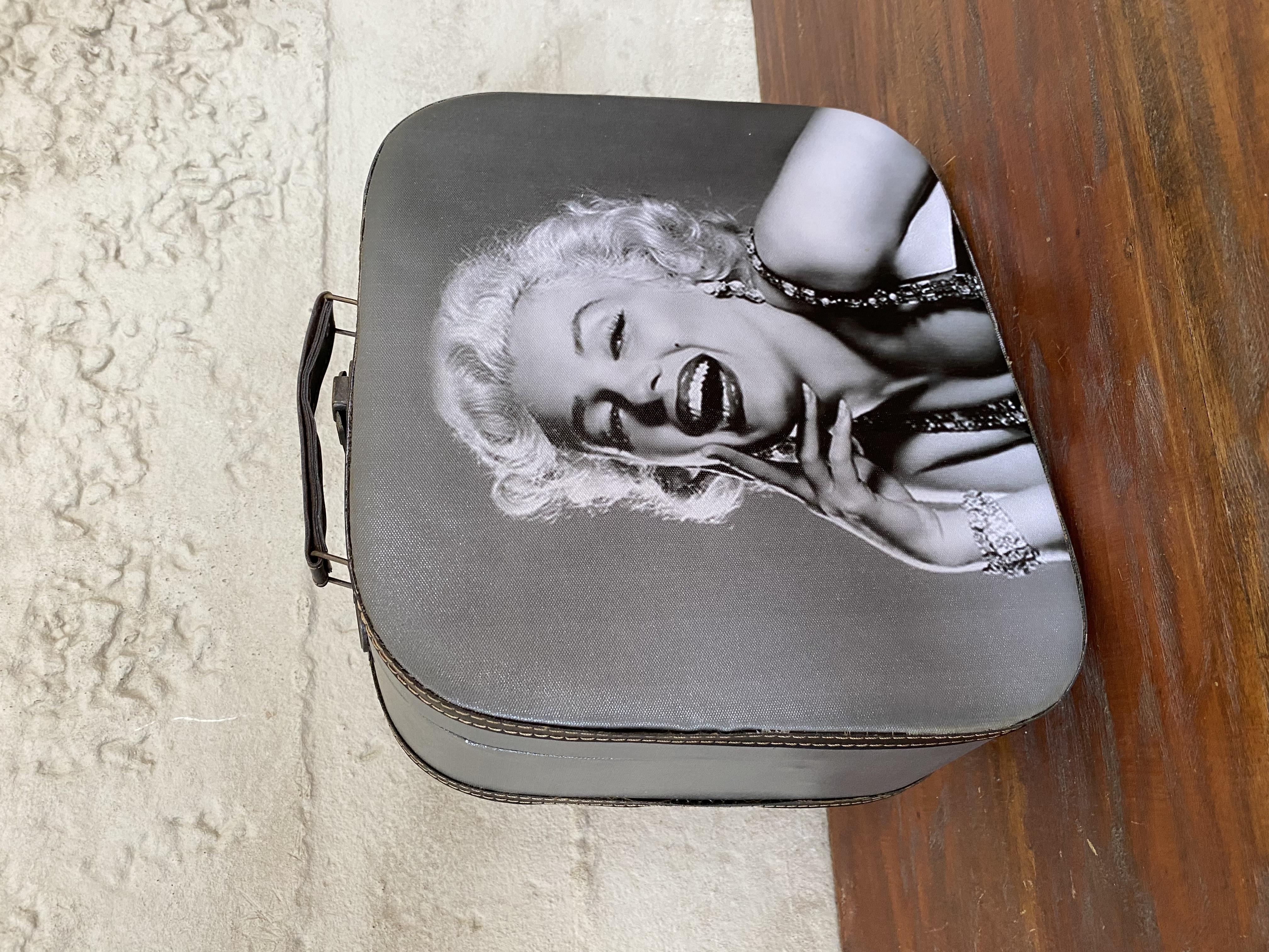 Dekoratif Kutular/DüzenleyicilerDekoratif Kutular/DüzenleyicilerMarilyn Monroe Çanta
N'CREA HomeMarilyn Monroe Çanta
