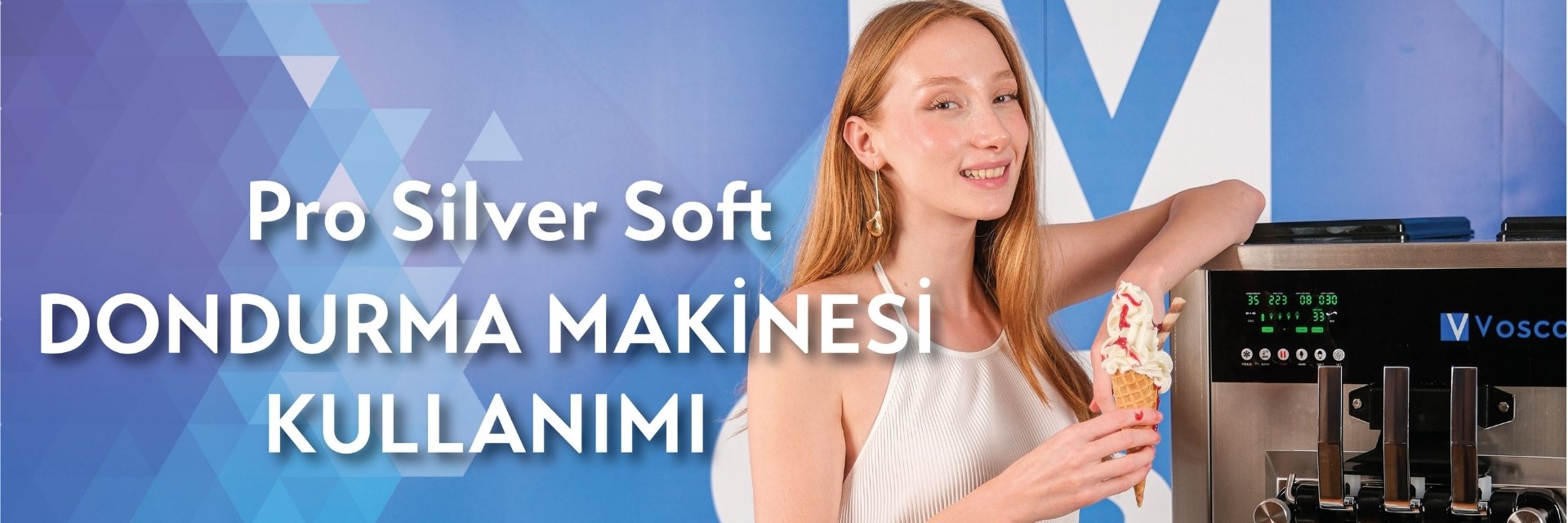 Evde dondurma yapımı için dondurma makinesi ve taze malzemeler