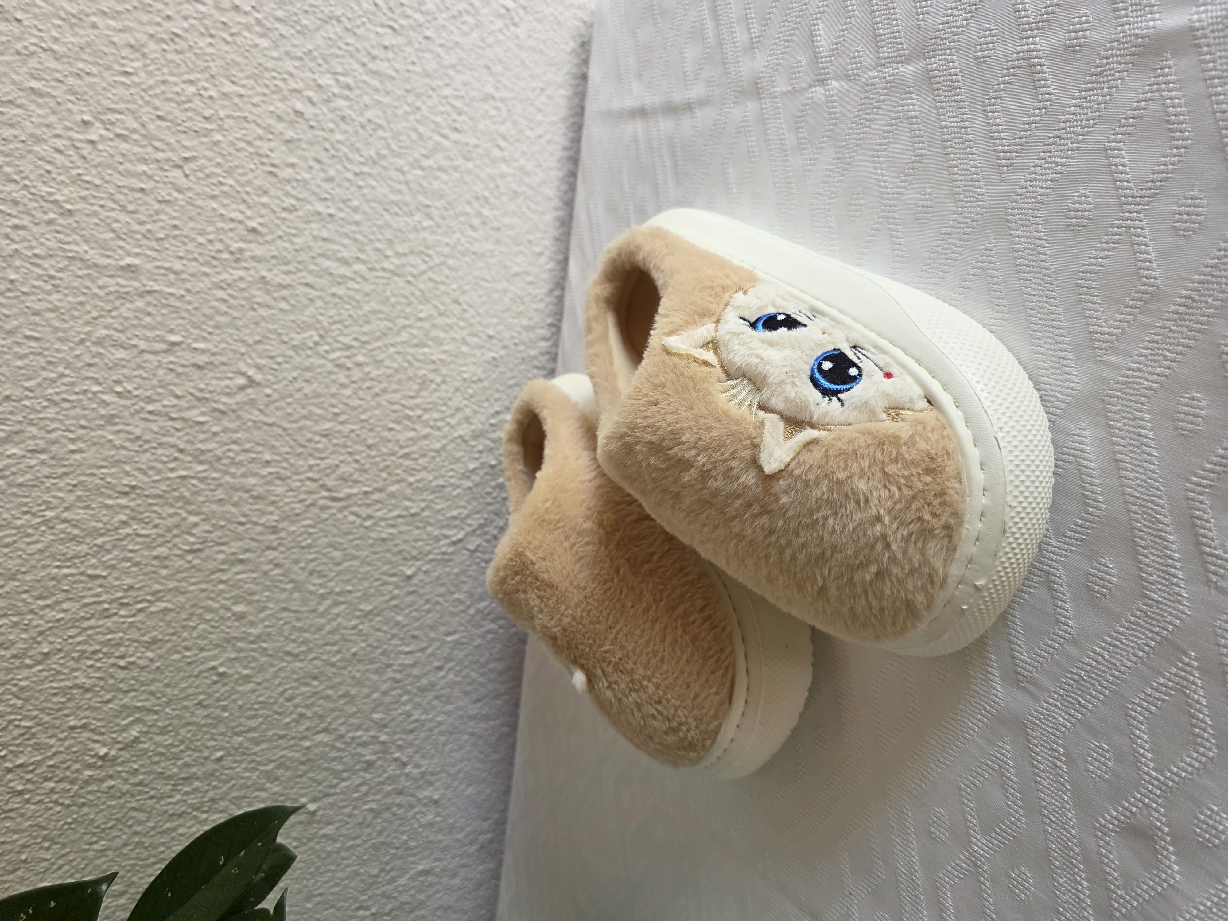 Kadın Kedili Peluş Rahat Ev Terliği 25BNT133