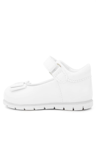 Rakerplus Beyaz Rugan Fiyonklu Papatya Detaylı Kız Bebek Babet Ayakkabı