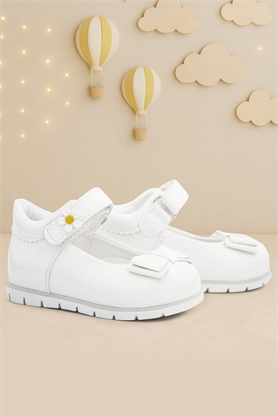 Rakerplus Beyaz Rugan Fiyonklu Papatya Detaylı Kız Bebek Babet Ayakkabı