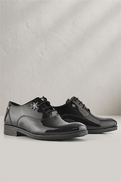 Rakerplus Siyah Rugan Bağcıklı Çiçek Detaylı Çocuk Klasik Ayakkabısı