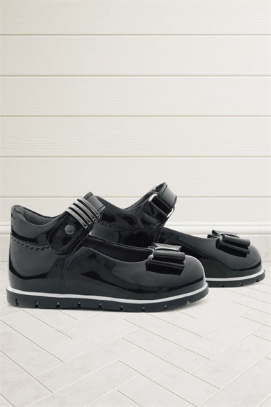 Rakerplus Siyah Rugan Metal Detaylı Fiyonklu Kız Bebek Babet Ayakkabı