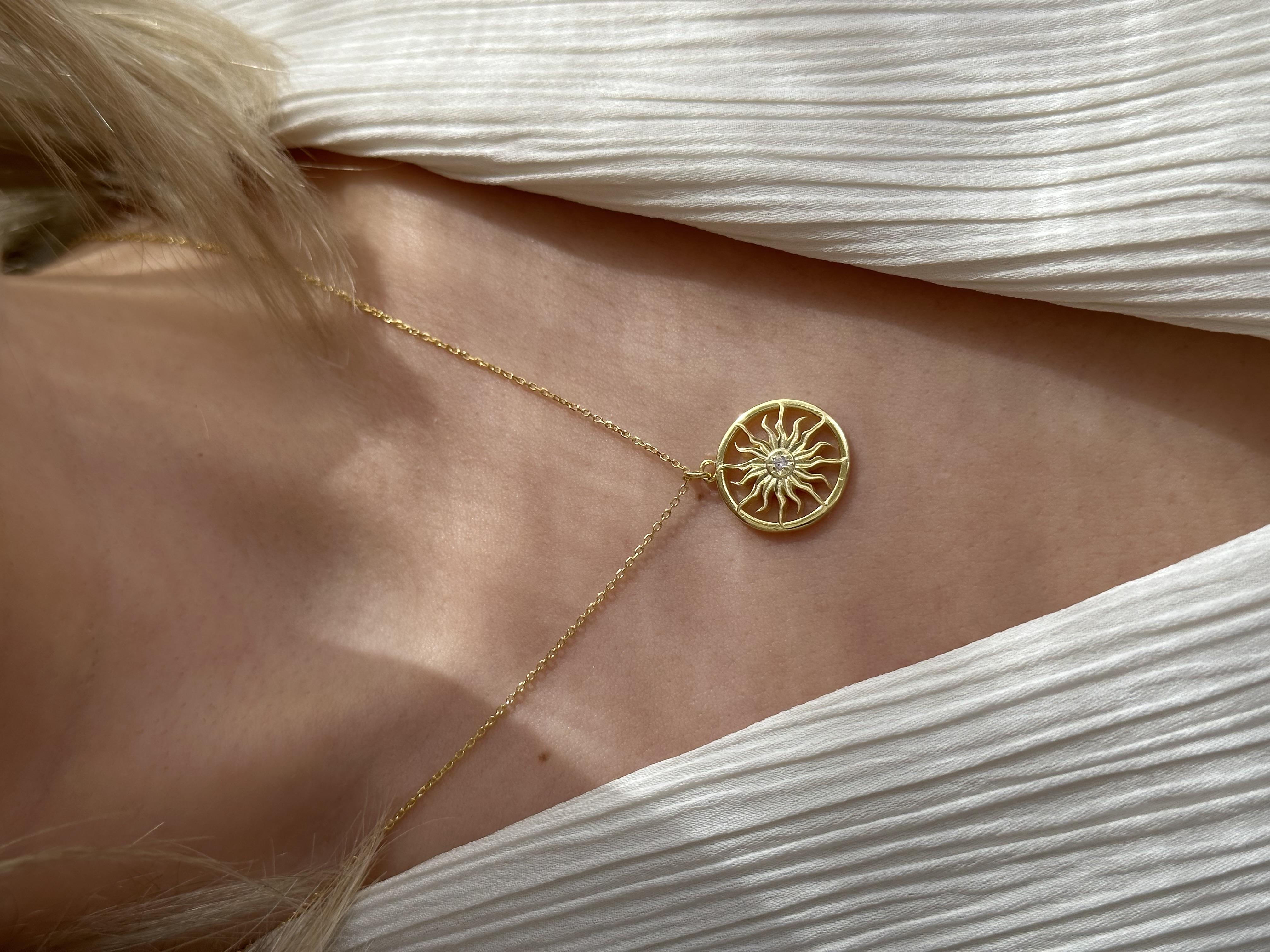 925 Ayar Gümüş Taşlı Güneş Kolye