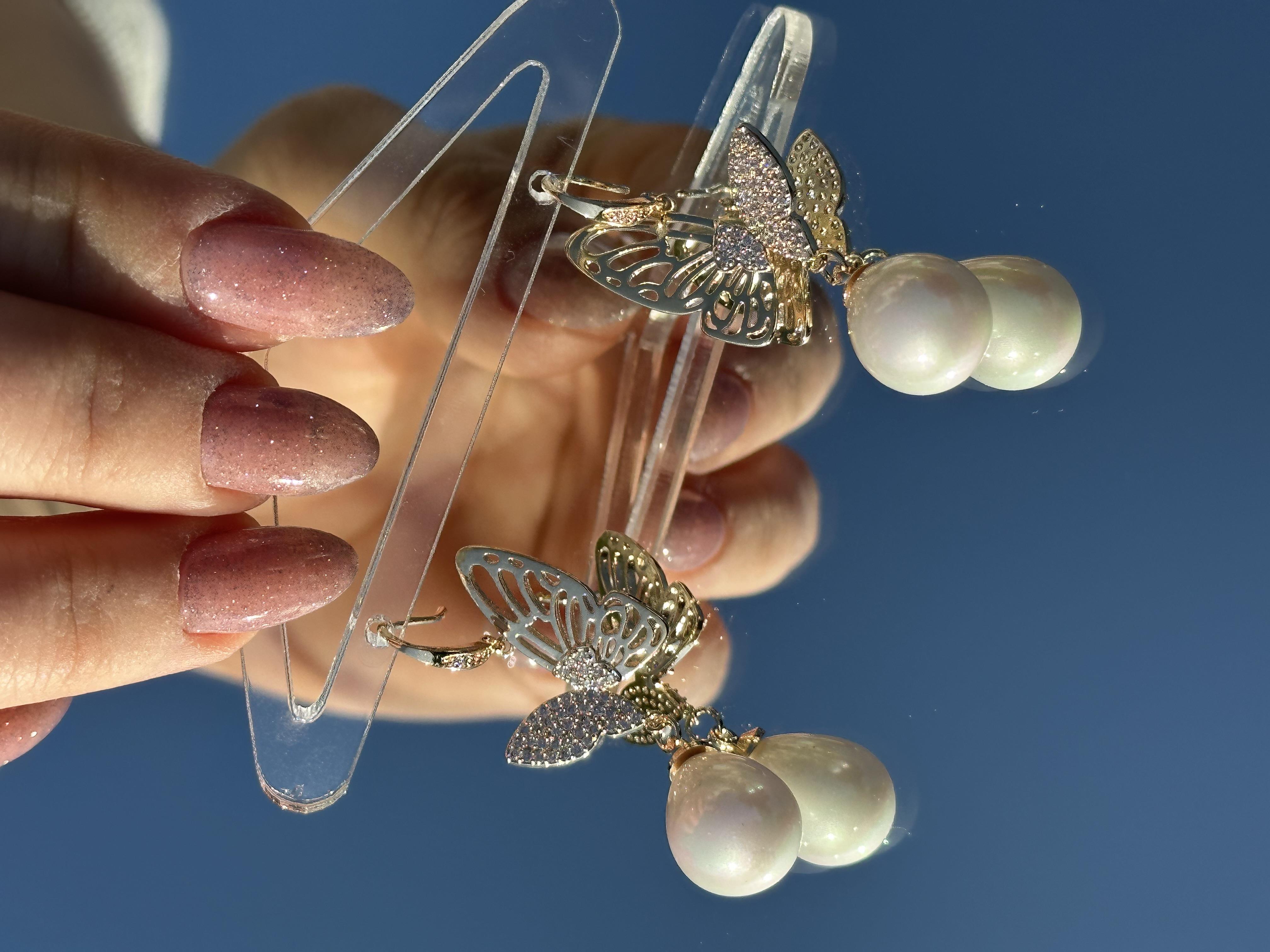 Kelebek Model Incili Küpe