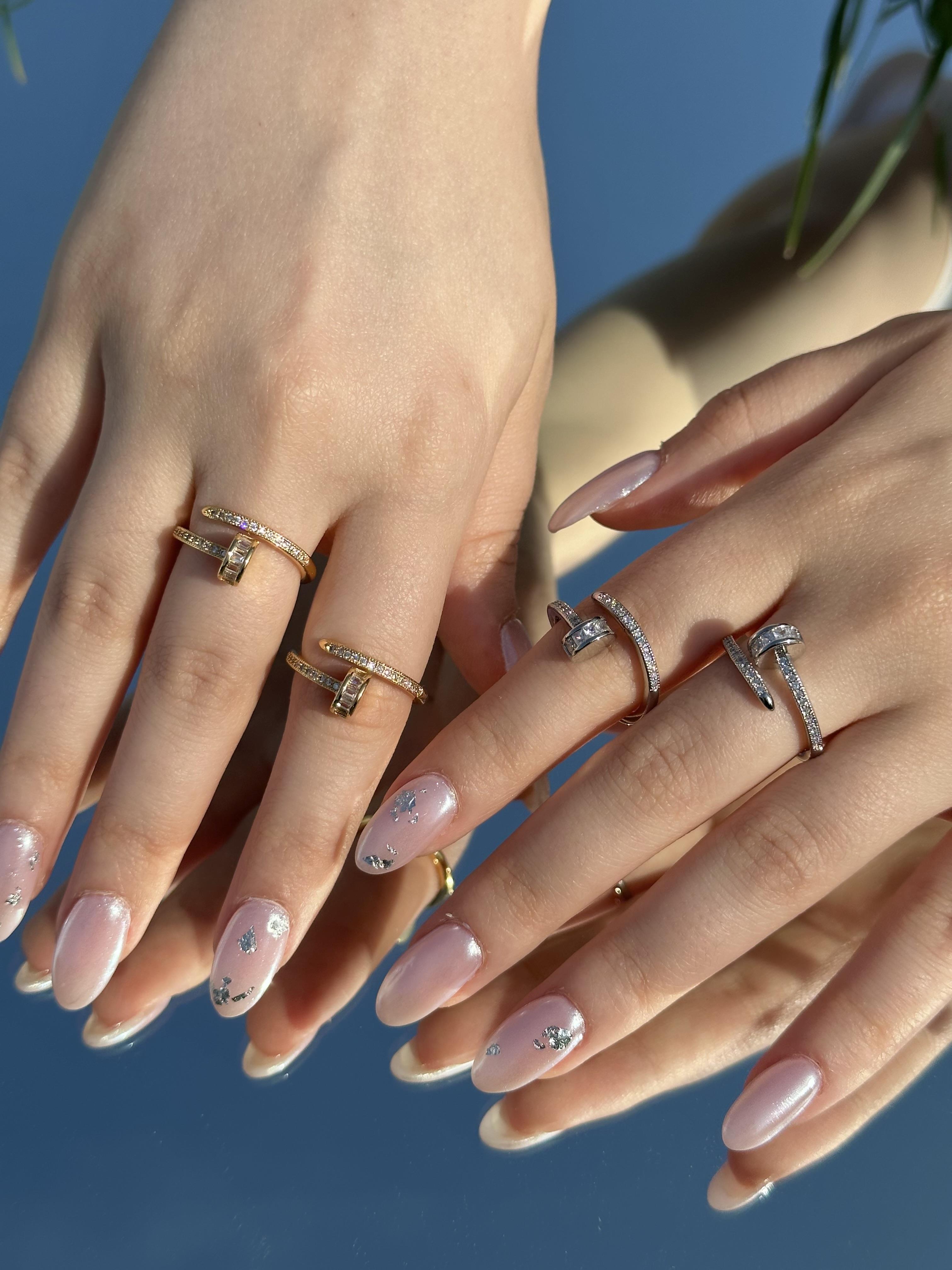 Zirkon Taşlı Çivi Yüzük